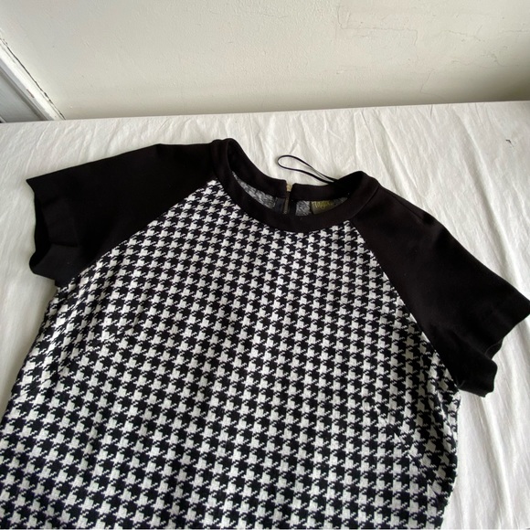 Taylor Houndstooth Knit Form Fitting Dress - Picture 6 of 9
